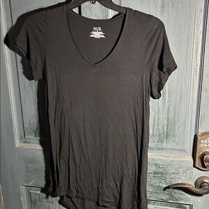 HUE Classic Black V-Neck Tee